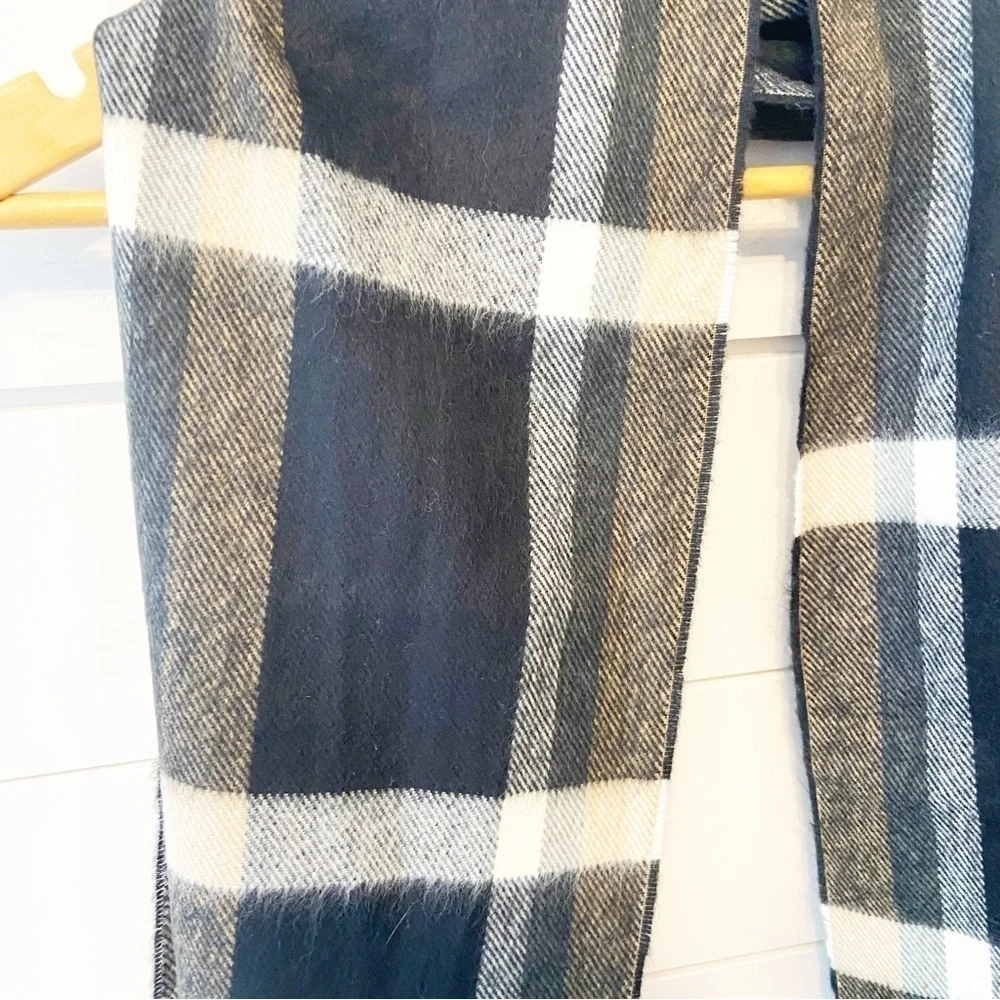 100% Cashmere Plaid Scarf Made in Scotland One Size